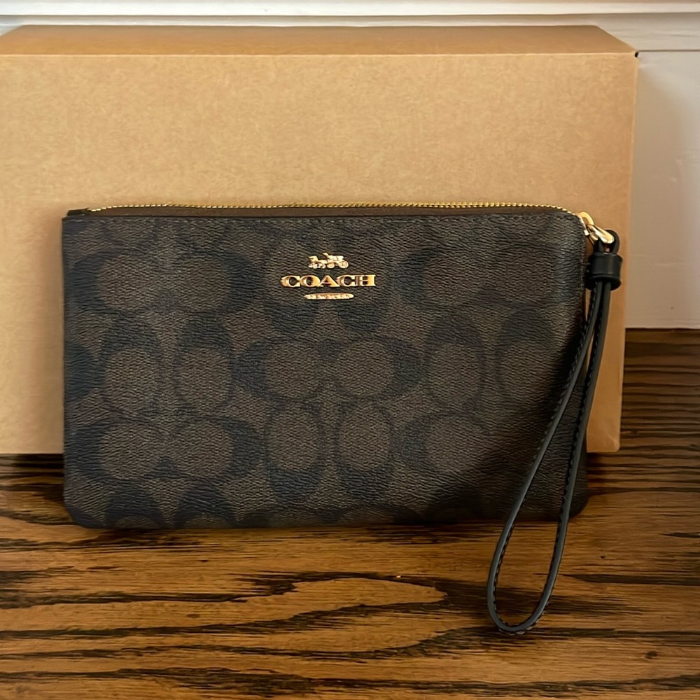 Coach signature large corner, zipper wristlet